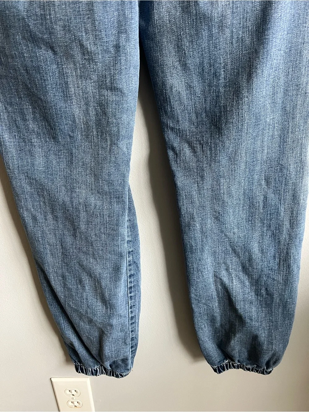 Rewash Junior's Size 1 Mid-Rise Jogger Distressed Medium Wash Blue Denim Jeans